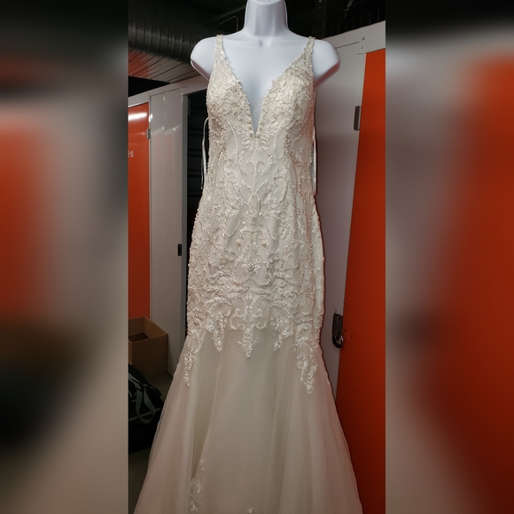 Nina Canacci Ivory Embroidered Wedding Dress - Picture 2 of 15